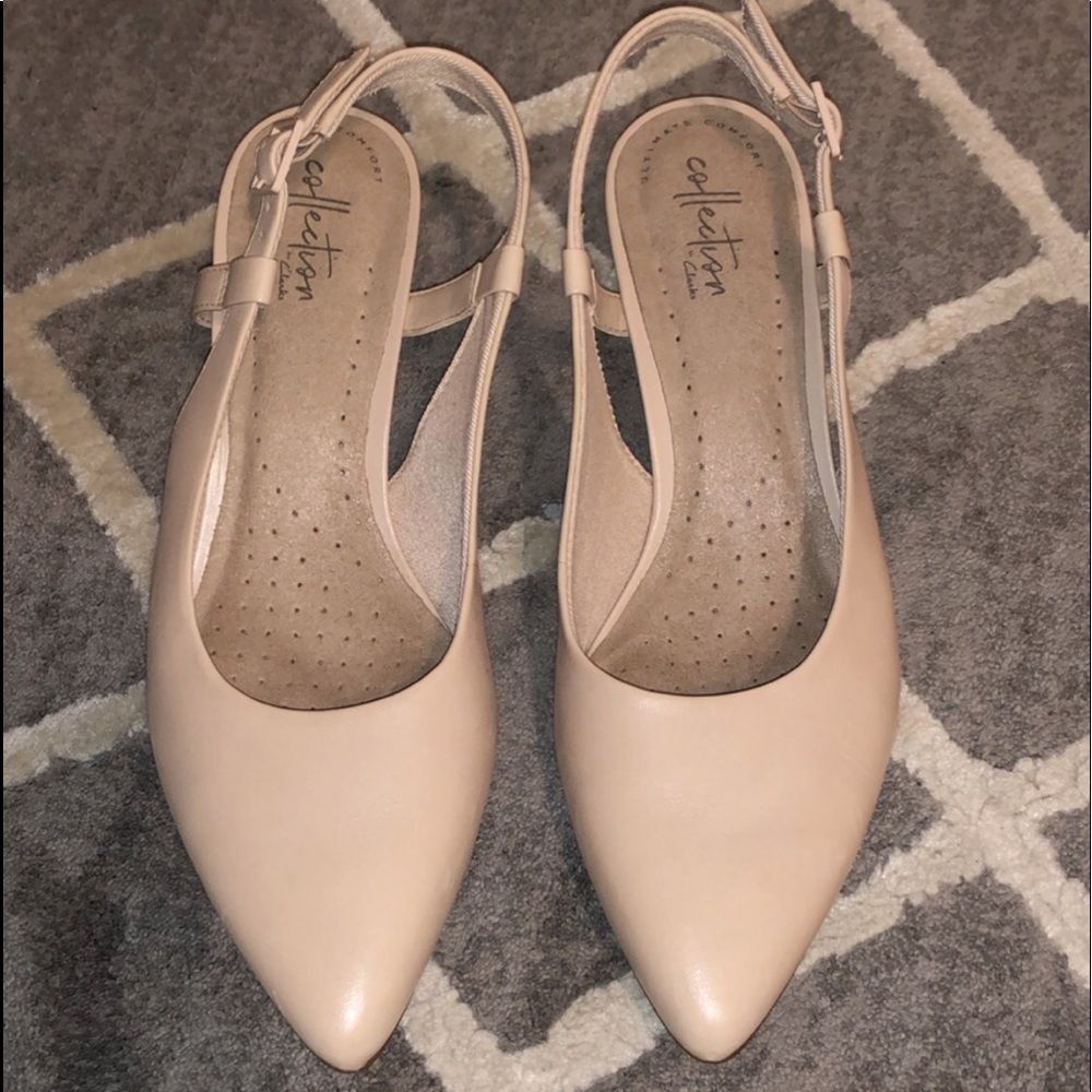 Clarks blush leather heels